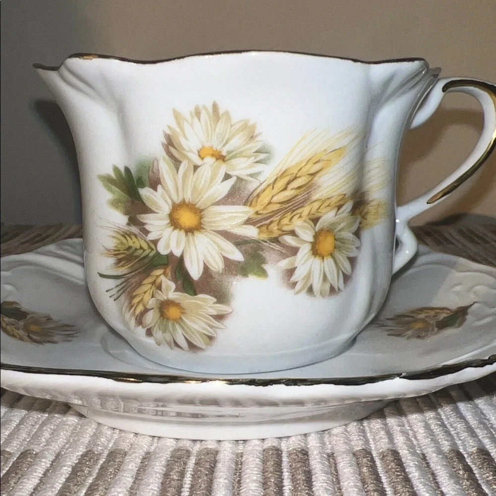 Fielder Keepsakes Fine Porcelain‎ Cup & Saucer Set – Daisies & Wheat